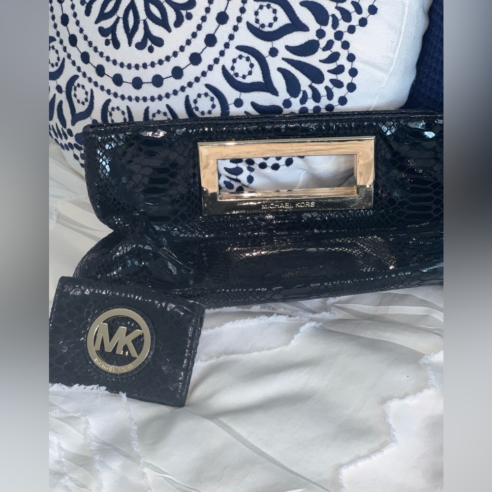 Michael Kors Black Snakeskin Embossed Clutch & Matching Wallet Gold Hardware Set - Picture 1 of 10